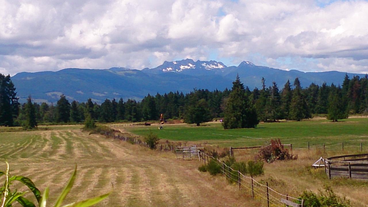 Paradise Acres Ranch Nanoose Bay Exterior photo